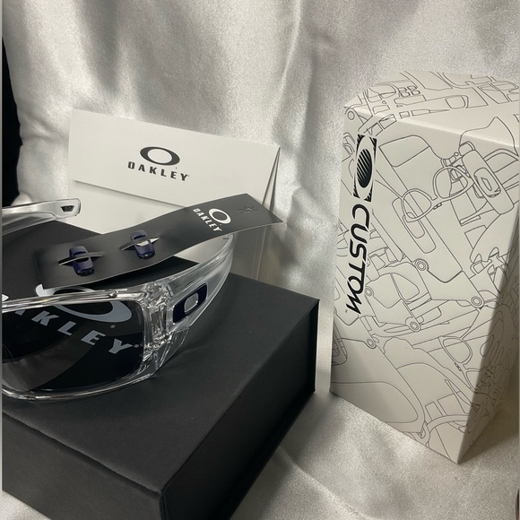 LAST ONE!! CUSTOM BATWOLF OAKLEYS - Picture 2 of 9